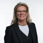 Kitty glimlacht in camera